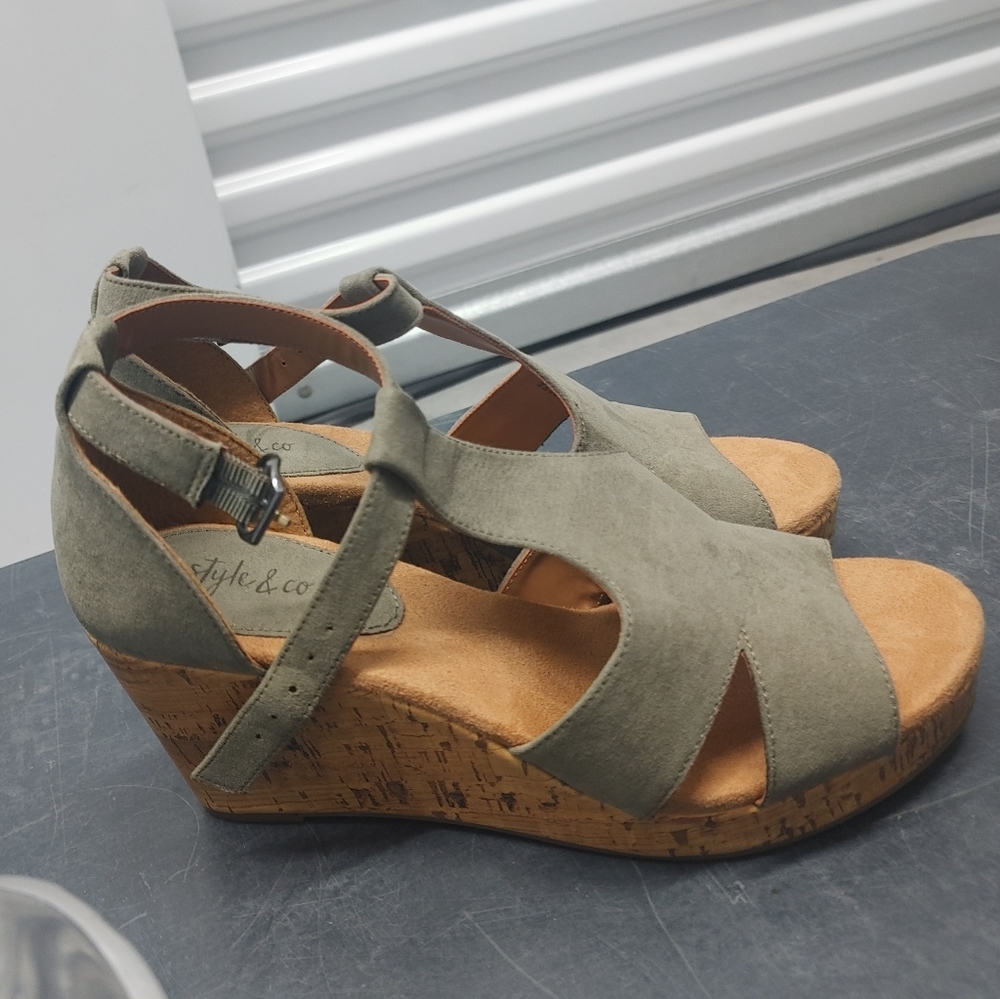 Cork high healed open toed green wedges